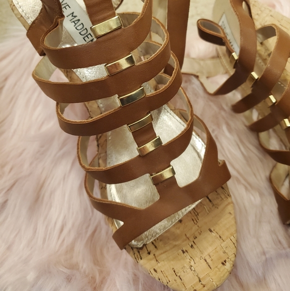 Sexy stylish comfy Steve Madden Cork Wedge Sandals Cognac Brown and Gold Straps - Picture 3 of 6